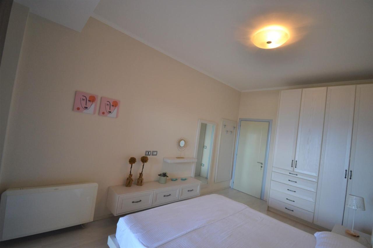 Luxury Penthouse B&E Leilighet Sarandë Eksteriør bilde