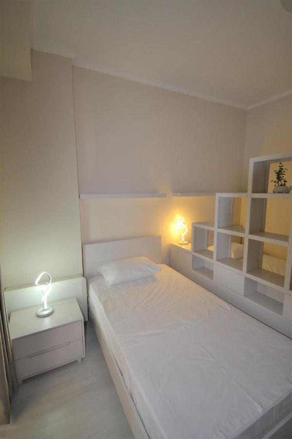 Luxury Penthouse B&E Leilighet Sarandë Eksteriør bilde